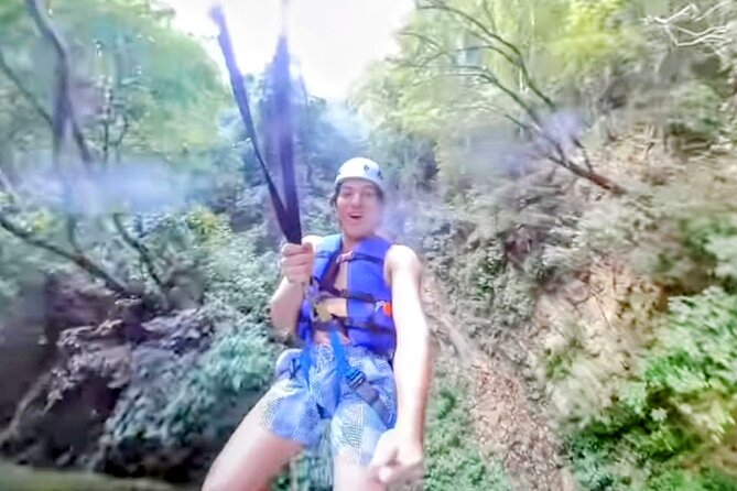 AMBER COVE-TAINO BAY 5 Zip Lines 7 Waterfalls + Locale Food - Dominican lunch after the water