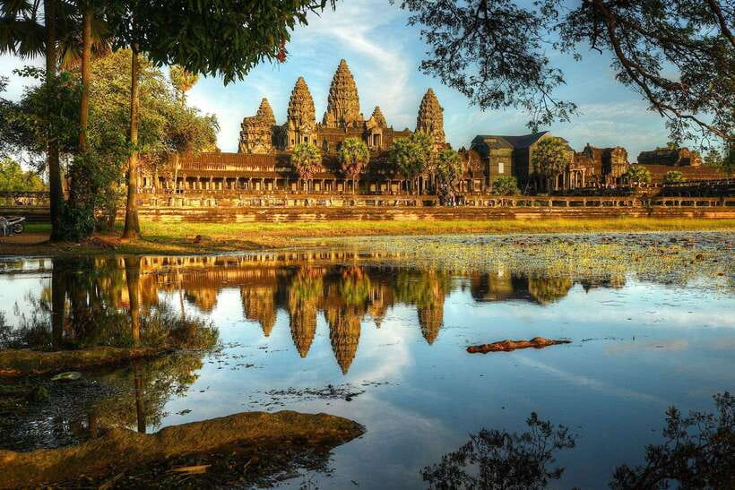 Angkor Zipline and Temple Tour with Sunset - Angkor Thom and the smiling faces of Bayon