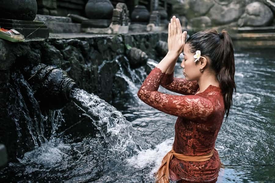 Bali: Ubud Day Tour with Swing and Zipline - The Ubud art market ends the day with browsing