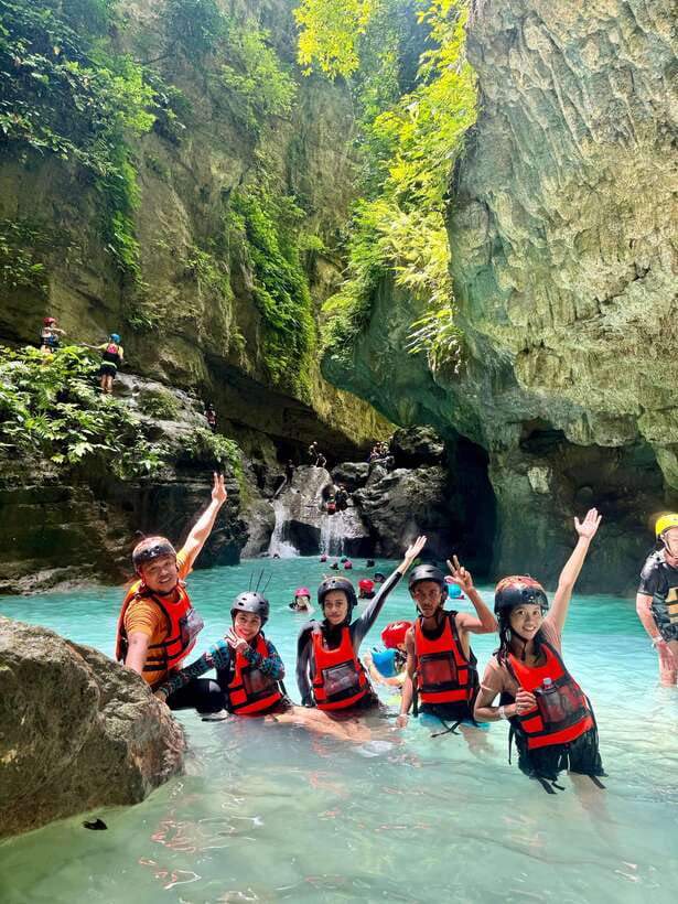 Cebu: Shared Tour Kawasan Falls Canyoneering & Ziplining - The long early ride to Badian