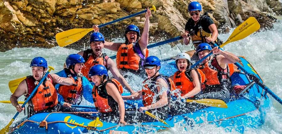 Cusco: Rafting in Cusipata + Zipline over South Valley - Getting ready for Class II to IV rapids