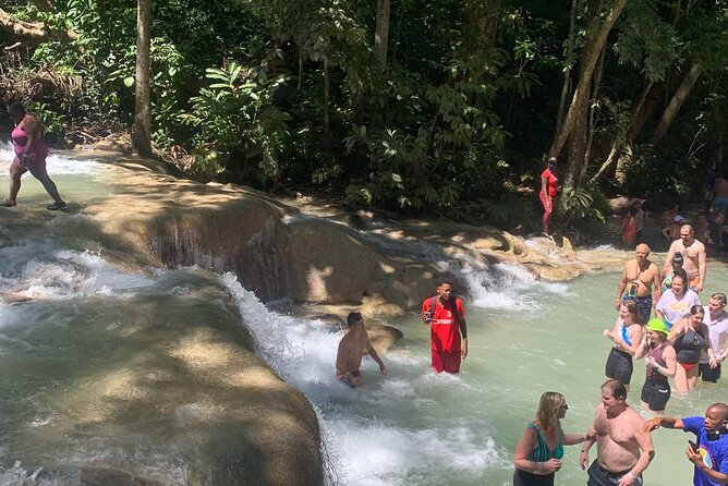 Dunn's River Falls, Zipline Adventure from Kingston - Craft shops, local art, and the stop after the climb