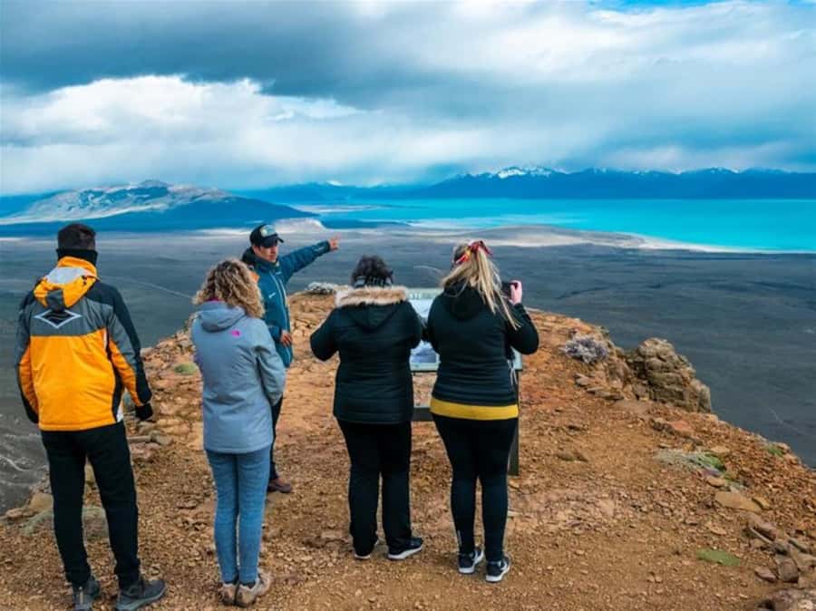 El Calafate: 4WD Adventure with Optional Hike or Zipline - Climbing above El Calafate by 4x4