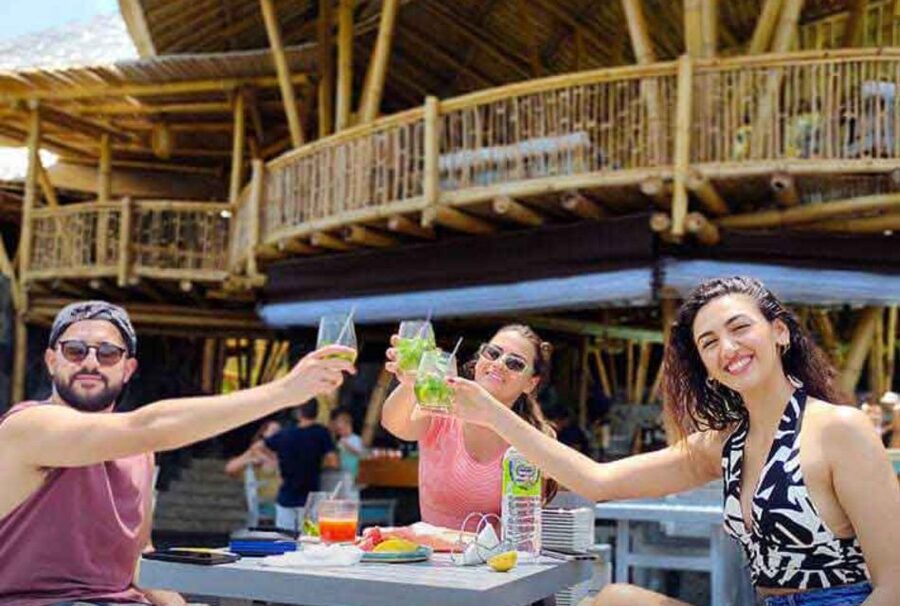 Ella Ravana Pool Club Dip & Dine+2 Free Cocktails!+Zipline - The three-course meal and seasonal choices