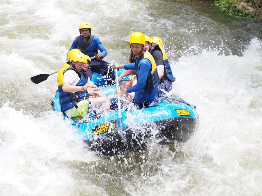 Khao Lak: White Water Rafting, Zipline and Elephant Feeding - Thai lunch before the elephants