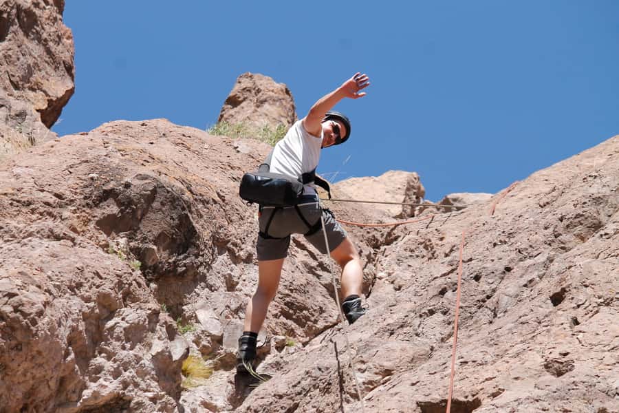 Mendoza: Trekking, Abseiling and Zipline - Crossing the Mendoza River by zip line