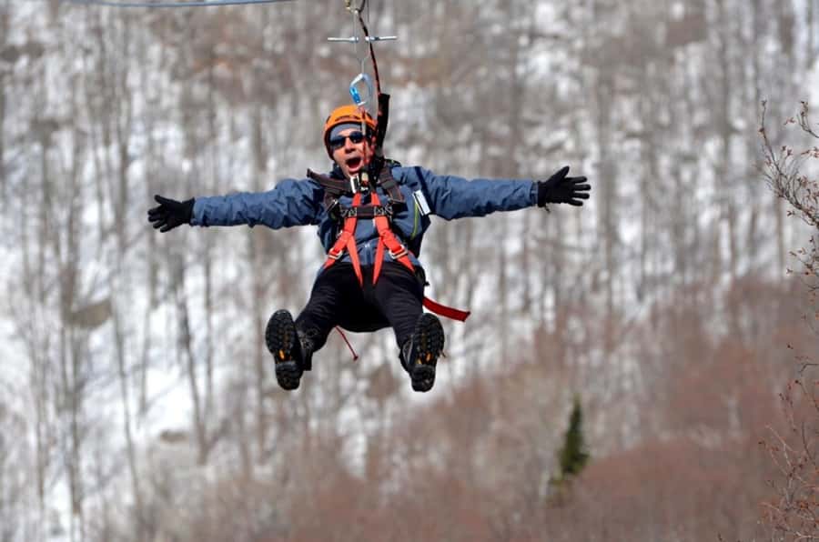 Mont-Catherine: Ziplines & Hike - Guide support and the winter family factor