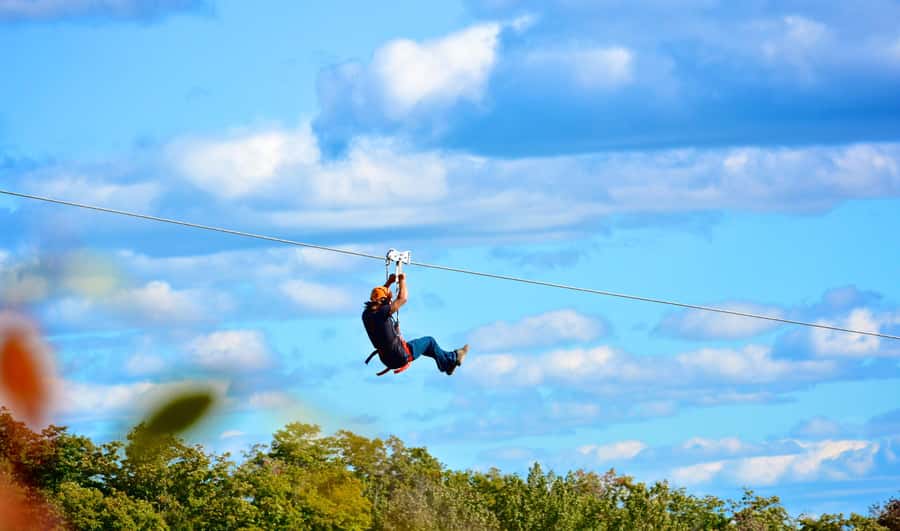 Mont-Catherine: Ziplines & Hike - A heated teepee before the first descent