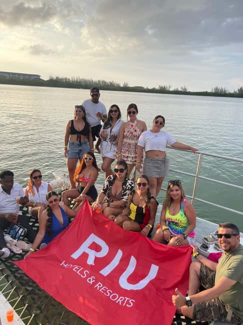 Montego Bay: ATV, Zipline, Catamaran, and Horseback Tour - Lunch, wine tasting, and a view of the sea