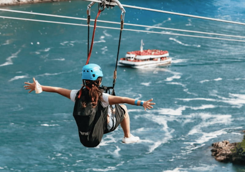 Niagara Falls, Canada: Early Bird Zip Line to The Falls - What the 670-meter ride feels like