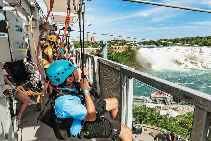 Niagara Falls, Canada: Zipline to The Falls - Waiting times and the best hour to go