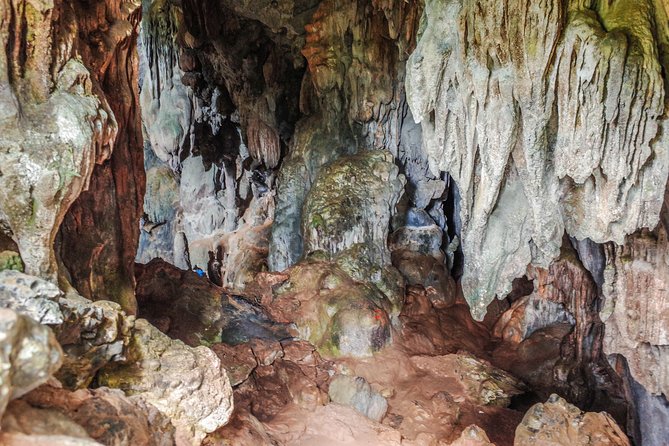 One Day Guided Tour: Kayaking, Zipline & Tubing In The Cave from Vang Vieng - Pulling through Tham Nam Water Cave