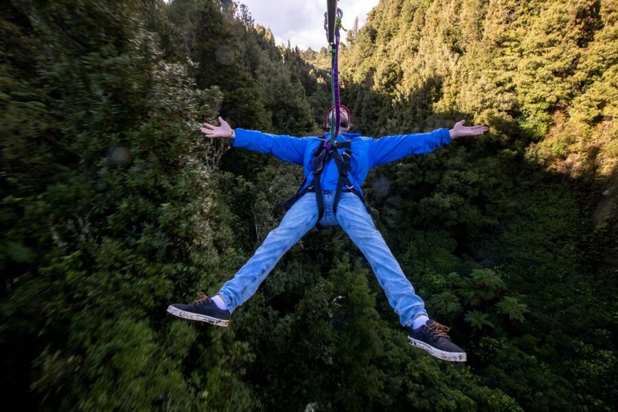 Rotorua: 6 Ziplines, 400m Tandem, Cliff Walk & Swing Bridges - Who should book this experience