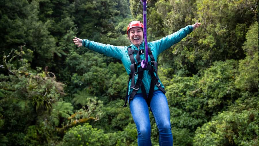 Rotorua: 6 Ziplines, Swing-Bridges & Wildlife Encounters - Swing bridges and the useful work of good guides