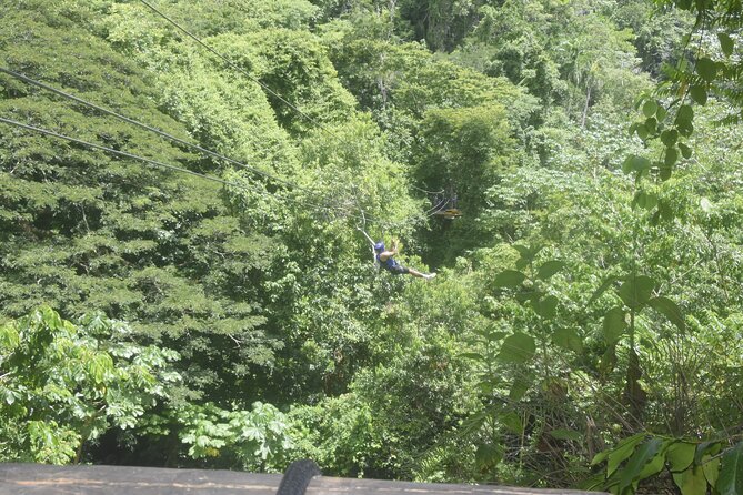 Tour to 7Waterfalls in Damajagua with Zip Line and Lunch Included - The guides are an important part of the day