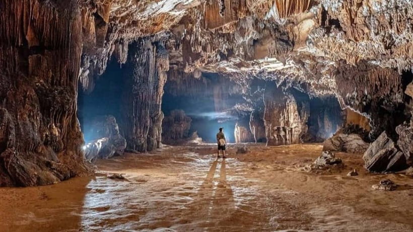 Vang Vieng: Hot Air Balloon,Kayak,Zipline,Blue lagoon1 Tour - Tham Chang Underwater Cave and the main cave walk
