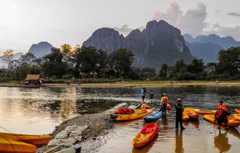 Vang Vieng: Zipline&Kayaking&BlueLagoon 1 - Kayaking the Nam Song River