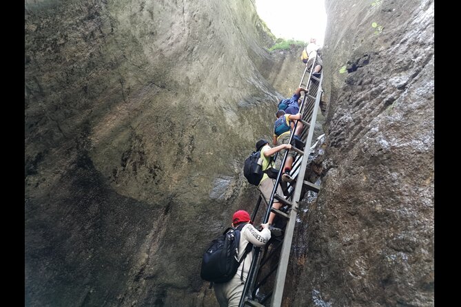 Zipline, Hiking and Canyon Crossing Expedition - A 30-minute canyon crossing